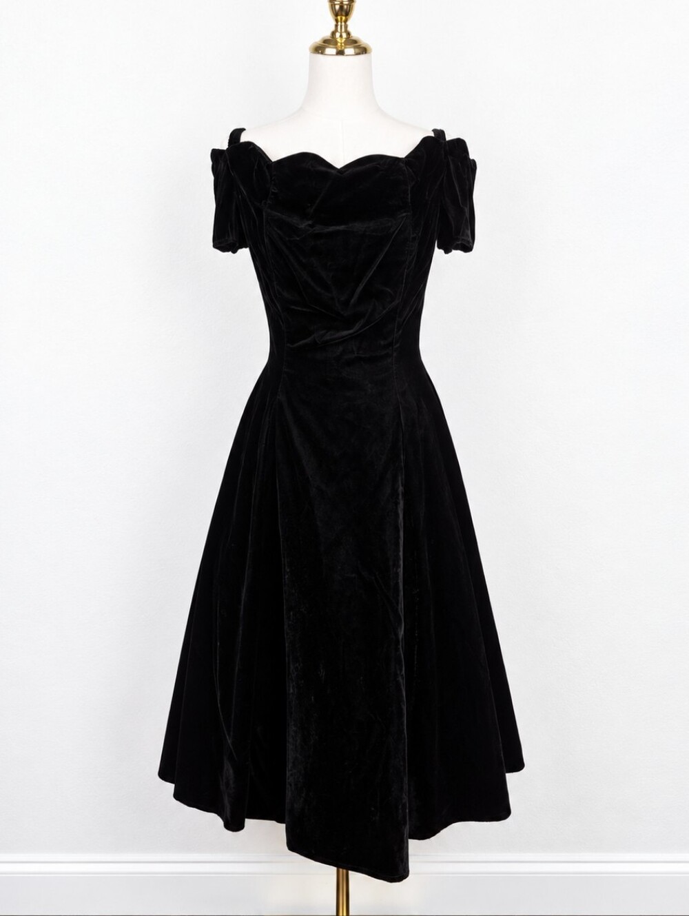 Vintage 80s Black Velvet Goth Whimsigoth Off Shoulder Sweetheart Fit Flare Dress